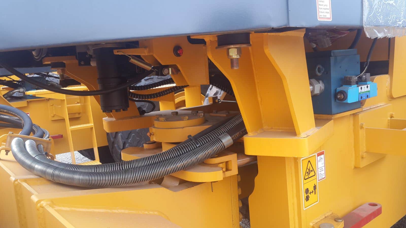 Xe Lu Rung LiuGong CLG6114E - Hiệu Suất Vượt Trội Cho Công Trình